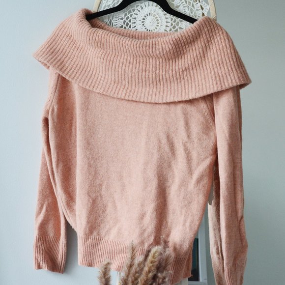 NWOT Uniqlo Pink Off-The-Shoulder Sweater - Picture 4 of 4